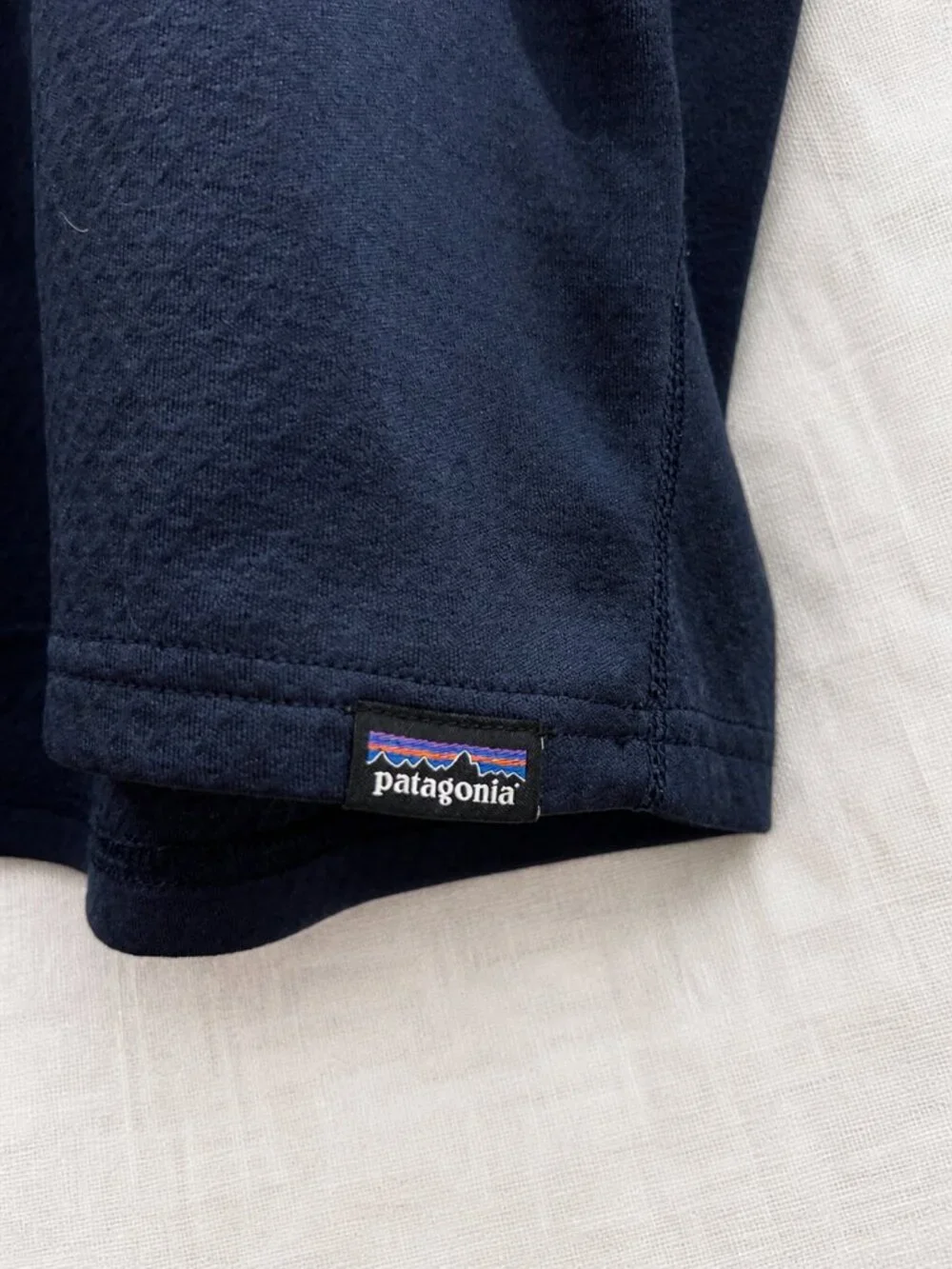 Patagonia Kids Capilene Midweight Crew Navy Thermal Baselayer Top L 12 Thumbhole